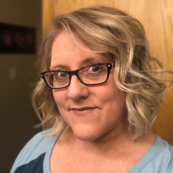 Meet your Posher, Lisa - Picture 1 of 1